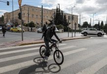 Κατάσταση συναγερμού με 2.353 νέα κρούσματα τα 1.159 στην Αττική