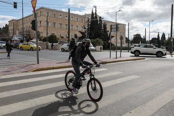 Κατάσταση συναγερμού με 2.353 νέα κρούσματα τα 1.159 στην Αττική