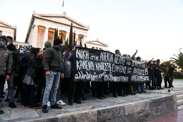 Politico-Έρευνα: Οι διαδηλώσεις επιβαρύνουν την πανδημία- Οι πορείες αυξάνουν τα κρούσματα και στην Ελλάδα