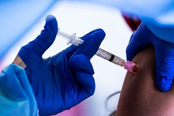 Πιστοποιητικό εμβολιασμού: Το σχέδιο της Κομισιόν για επανεκκίνηση των ταξιδιών