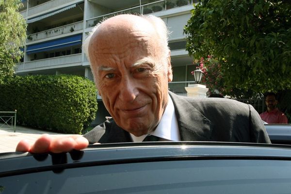 Έφυγε από τη ζωή ο γνωστός τραπεζίτης Γιάννης Κωστόπουλος.