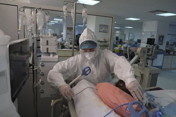 Παραμένουν ψηλά τα κρούσματα πάνω από 3.500 τα 1.706 στην Αττική