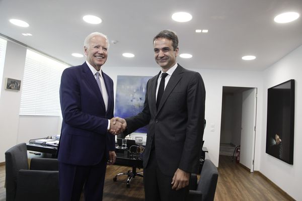 Την Πέμπτη η πρώτη επικοινωνία Μητσοτάκη-Μπάιντεν