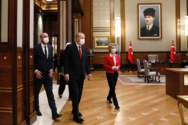 Οργή στις Βρυξέλλες για την προσβολή Ερντογάν στην Ούρσουλα