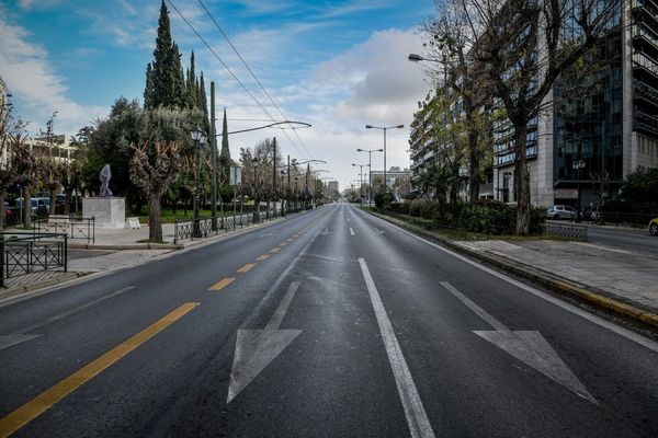 Εκτοξεύτηκε το ιικό φορτίο: Αύξηση 171% στην Αττική, 360% στον Άγιο Νικόλαο