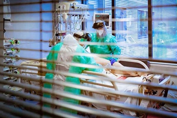 Πάνω από έξι χιλιάδες νέα κρούσματα, 97 θάνατοι, 694 στις ΜΕΘ