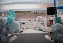 Σοκ με 105 νεκρούς σε ένα 24ωρο πάνω από 80% στις ΜΕΘ ανεμβολίαστοι