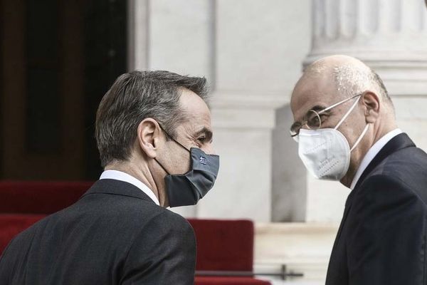 Συνάντηση Μητσοτάκη-Δένδια λίγο πριν το ταξίδι της Πέμπτης στην Τουρκία
