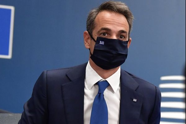 Ο Μητσοτάκης τους βάζει τα γυαλιά και με την πανδημία