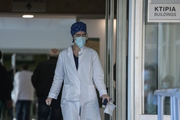 Νοσοκομείο Γεννηματάς: Γιατροί και υγειονομικοί θετικοί στον ιό ενώ είχαν κάνει το εμβόλιο