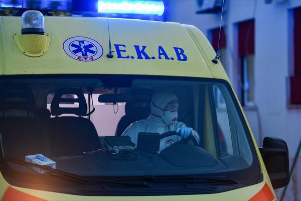 Στα ύψη παραμένουν τα κρούσματα-Σαρώνουν οι μεταλλάξεις