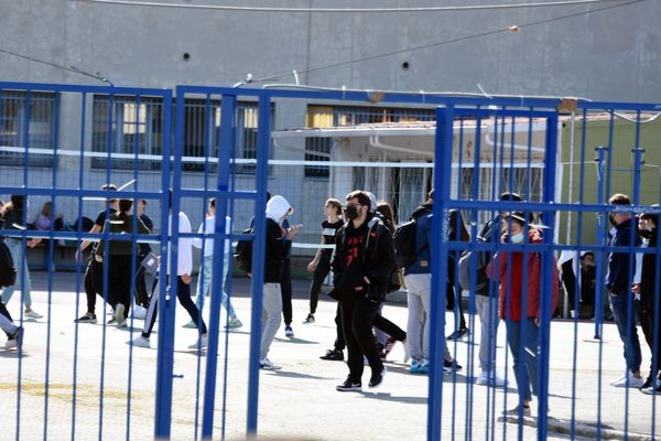 Ανοίγουν τα λύκεια: 193 θετικοί μαθητές και εκπαιδευτικοί σε 55.809 self test