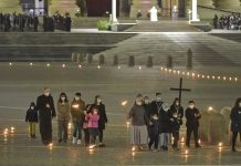 Μελαγχολικό Πάσχα των καθολικών – «Μόνος» ο Πάπας στην πλατεία του Βατικανού