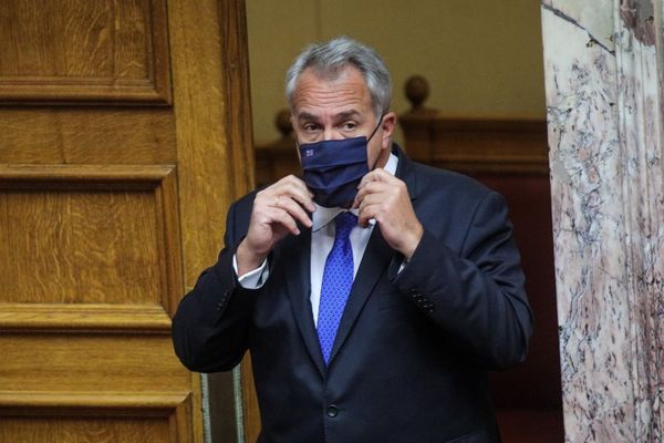 Σφοδρή σύγκρουση κυβέρνησης- ΣΥΡΙΖΑ για την ψήφο των απόδημων Ελλήνων