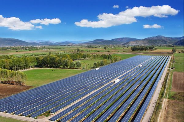 Bloomberg: «Πράσινα» projects 21 δις δολαρίων αλλάζουν την Ελλάδα
