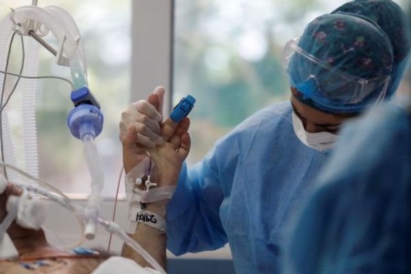 Απότομη προσγείωση: Στα 3.421 τα νέα κρούσματα, 83 νεκροί