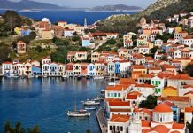 Forbes: Κορυφαία η Ελλάδα στις κρατήσεις των Αμερικανών για το καλοκαίρι