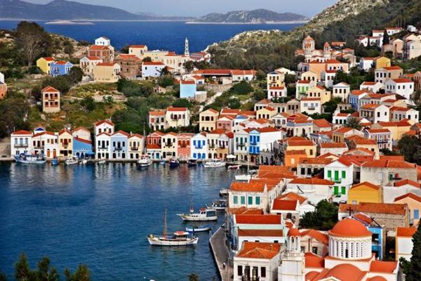Forbes: Κορυφαία η Ελλάδα στις κρατήσεις των Αμερικανών για το καλοκαίρι