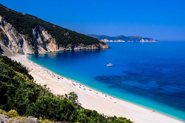 RAI: Η Ελλάδα ποντάρει στην ανάκαμψη του τουρισμού – Τρέχει η διαδικασία εμβολιασμού