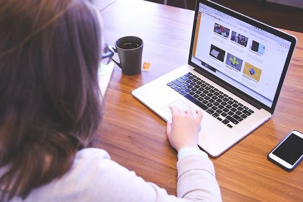 Eurostat: Πόσοι εργάστηκαν από το σπίτι το 2020 λόγω πανδημίας