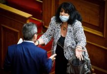 Σόου Βαγενά στη Βουλή γιατί διακινούνται ναρκωτικά εκεί που είναι το θέατρο της