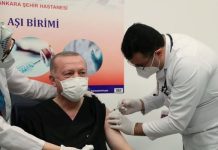 Πυρ ομαδόν κατά Ερντογάν για την Τρίτη δόση του εμβολίου