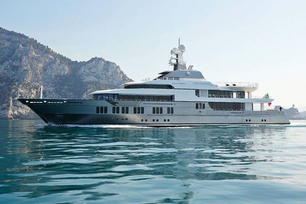 Bloomberg: Ελλάδα ψηφίζουν φέτος πλούσιοι και διάσημοι με σούπερ γιοτ