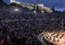 Πρεμιέρα για το Φεστιβάλ Αθηνών: Διψασμένο το κοινό, γέμισε το Ηρώδειο