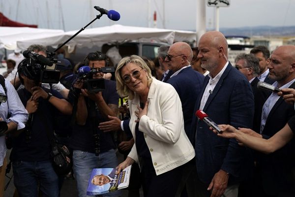 Στις κάλπες οι Γάλλοι η Λεπέν σε κυρίαρχη θέση στη νότια Γαλλία
