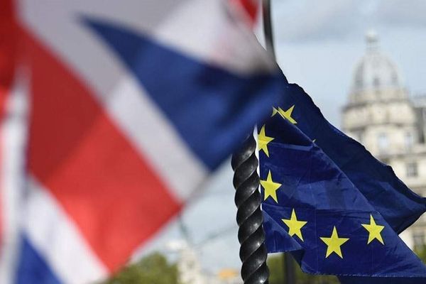 Οι Ευρωπαίοι που μένουν στη Βρετανία έχουν 28 ημέρες για αίτηση άδειας παραμονής
