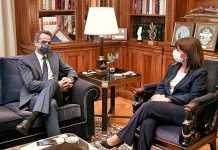 Με το άρθρο 25 του Συντάγματος απαντά ο πρωθυπουργός στους αντιεμβολιαστές