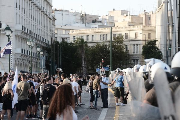 Πάλι στο Σύνταγμα οι αντιεμβολιαστές