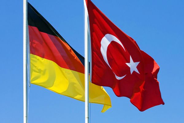 Economist: Βολές κατά Γερμανίας για την επιμονή της Μέρκελ να πουλήσει στην Τουρκία υποβρύχια