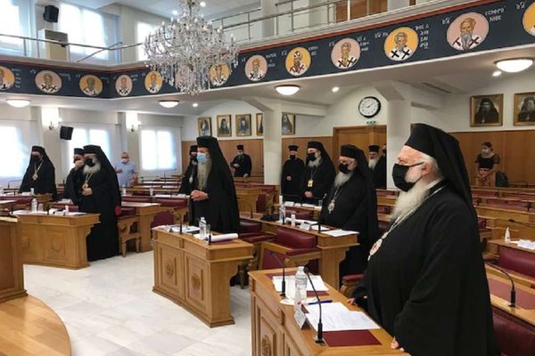 Ιερά Σύνοδος προς τους πιστούς: Ναι στον εμβολιασμό - Ακούτε την Επιστήμη