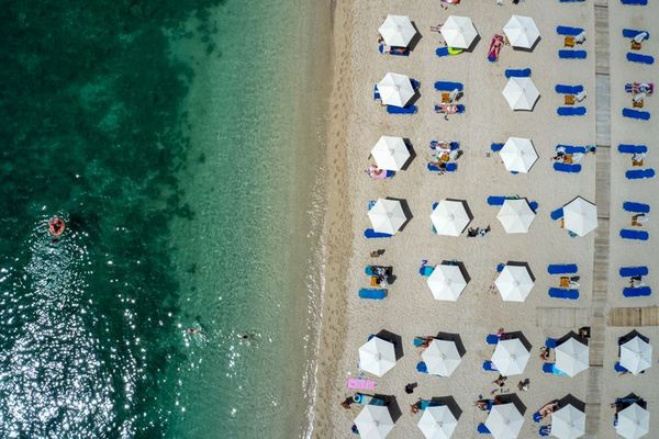 Μεγάλη αύξηση κρουσμάτων αναμένουν οι ειδικοί μετά την επιστροφή από τις διακοπές