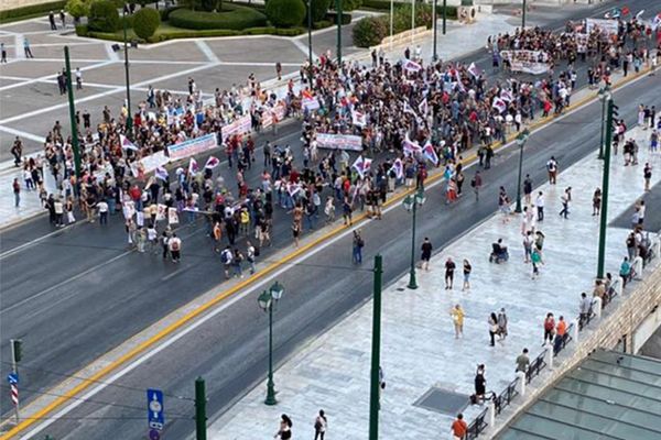 Πανεκπαιδευτικό συλλαλητήριο με... 100 άτομα έκλεισε την Αθήνα