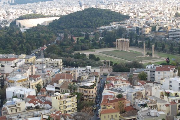 Πάνω από 2.000 τα κρούσματα – Αγωνία για το άνοιγμα των σχολείων