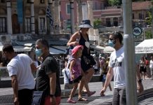 Μειωμένα κρούσματα, αύξηση θανάτων και ασθενών στα νοσοκομεία