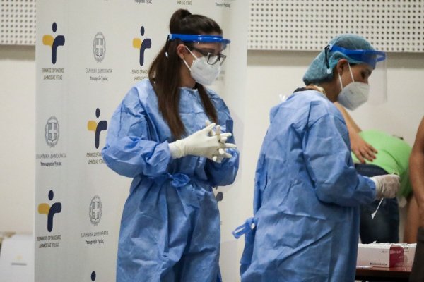 Στα ύψη για μια ακόμα ημέρα τα κρούσματα της πανδημίας στη χώρα