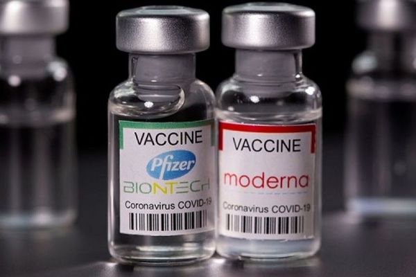 Pfizer και Moderna αυξάνουν τις τιμές των εμβολίων στην ΕΕ