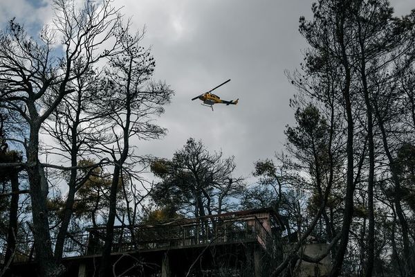 Τιτάνια μάχη με την φωτιά στα Βίλια