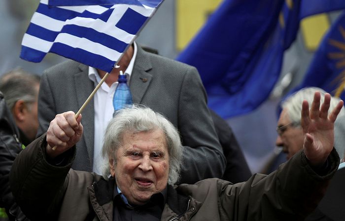 Μίκης: κομμουνιστής ποιητική αδεία