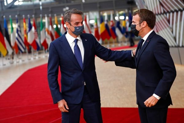 Στο Παρίσι ο Μητσοτάκης – Συνάντηση με Μακρόν