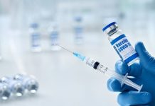 Εικονικοί εμβολιασμοί: Στο «κόλπο» γιατρός και νοσηλεύτρια- Τρεις συλλήψεις
