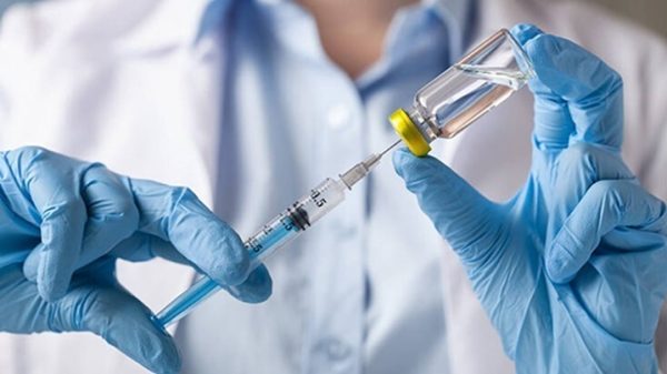 «Αυτόχθων ιθαγενής» ανεμβολίαστη υπάλληλος «ταμπουρώθηκε» σε ΚΑΠΗ γιατί ανήκει στο διεθνές δίκαιο