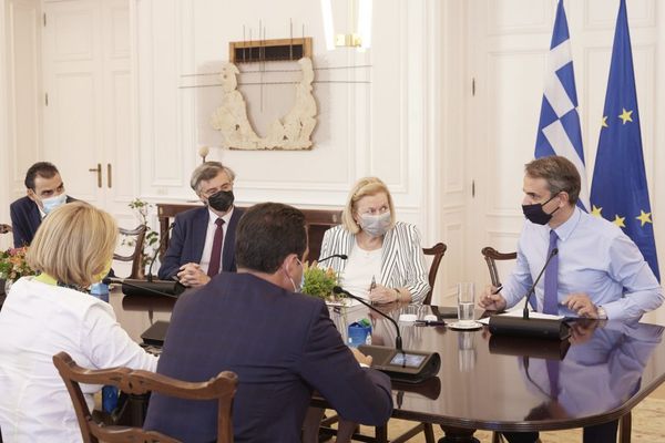 Εμβολιασμοί νέων 12-17 ετών και από παιδιάτρους, στα ιατρεία τους