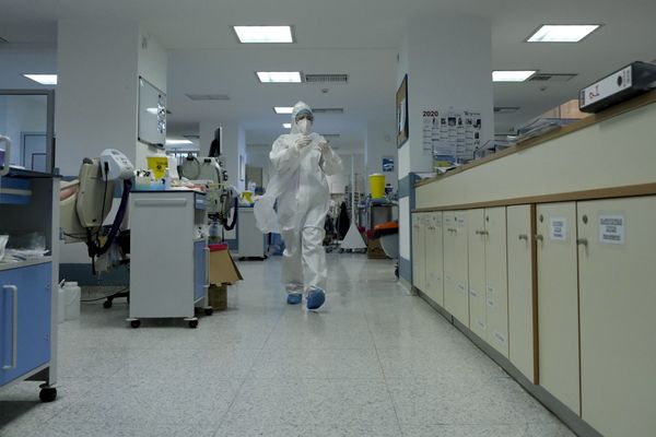 Αγωνία για τα επόμενα κρούσματα της πανδημίας – Ο κρίσιμος Σεπτέμβρης