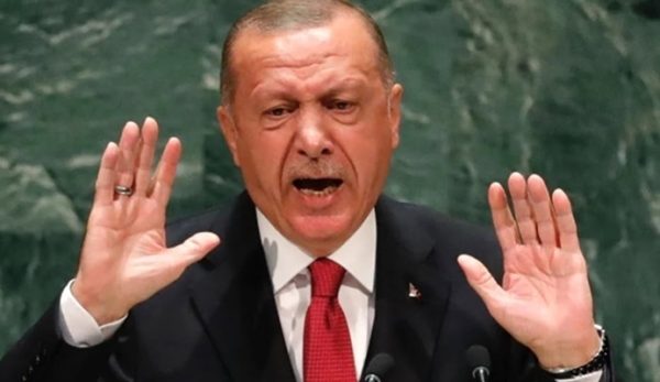 Με άνοιγμα των Ελληνοτουρκικών συνόρων για τους μετανάστες απειλεί ο Ερντογάν