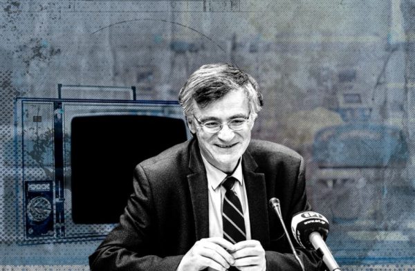 O Τσιόδρας και τα οικόπεδα στο φεγγάρι