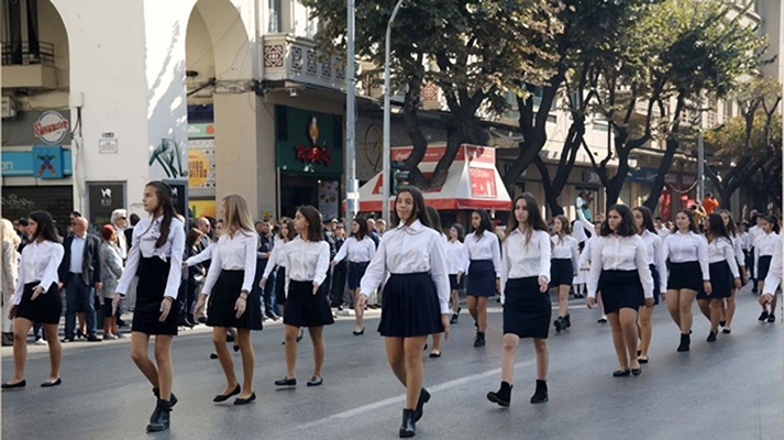 Παρελάσεις με μάσκα παντού – Αύξηση 28% του επιδημιολογικού φορτίου της χώρας